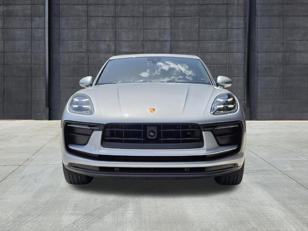 Certified 2023 Porsche Macan AWD/4WD image 9