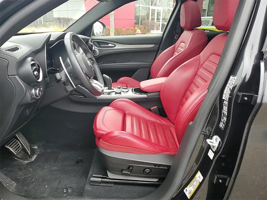 Used 2024 Alfa Romeo Stelvio Veloce image 11