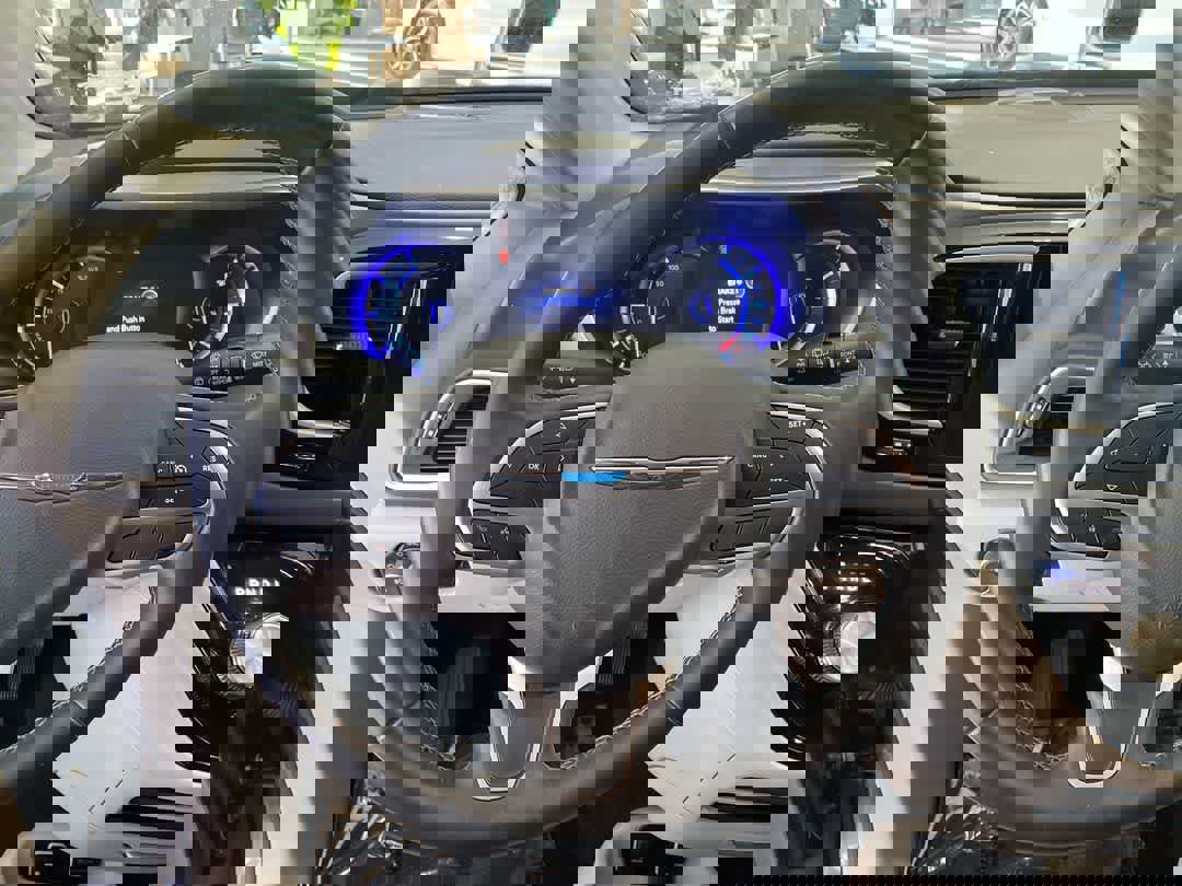 Used 2017 Chrysler Pacifica Premium image 14