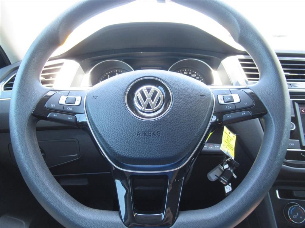 Used 2018 Volkswagen Tiguan S image 20