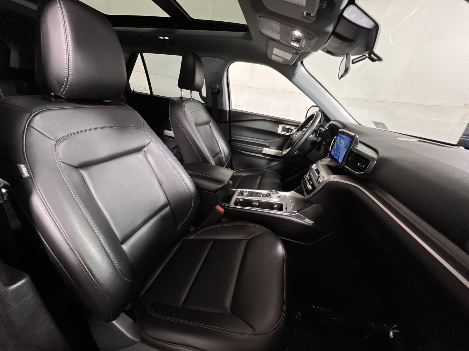 Used 2022 Ford Explorer XLT w/ Equipment Group 202A image 28