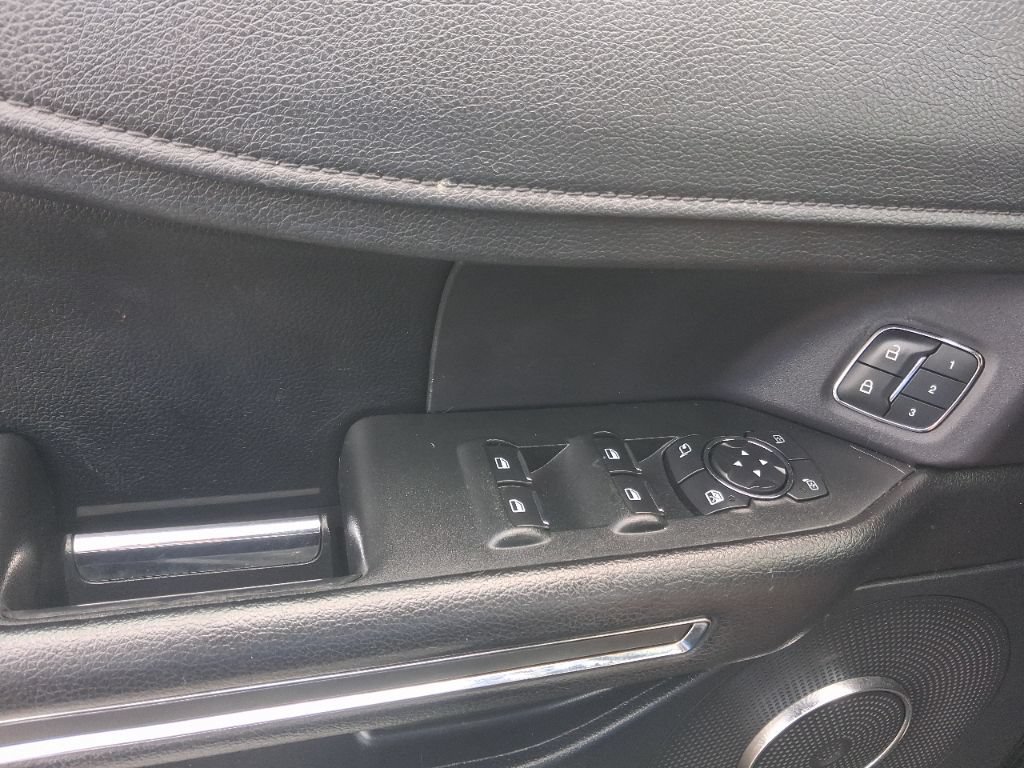 Used 2018 Ford Expedition XLT w/ Equipment Group 202A AWD/4WD image 10