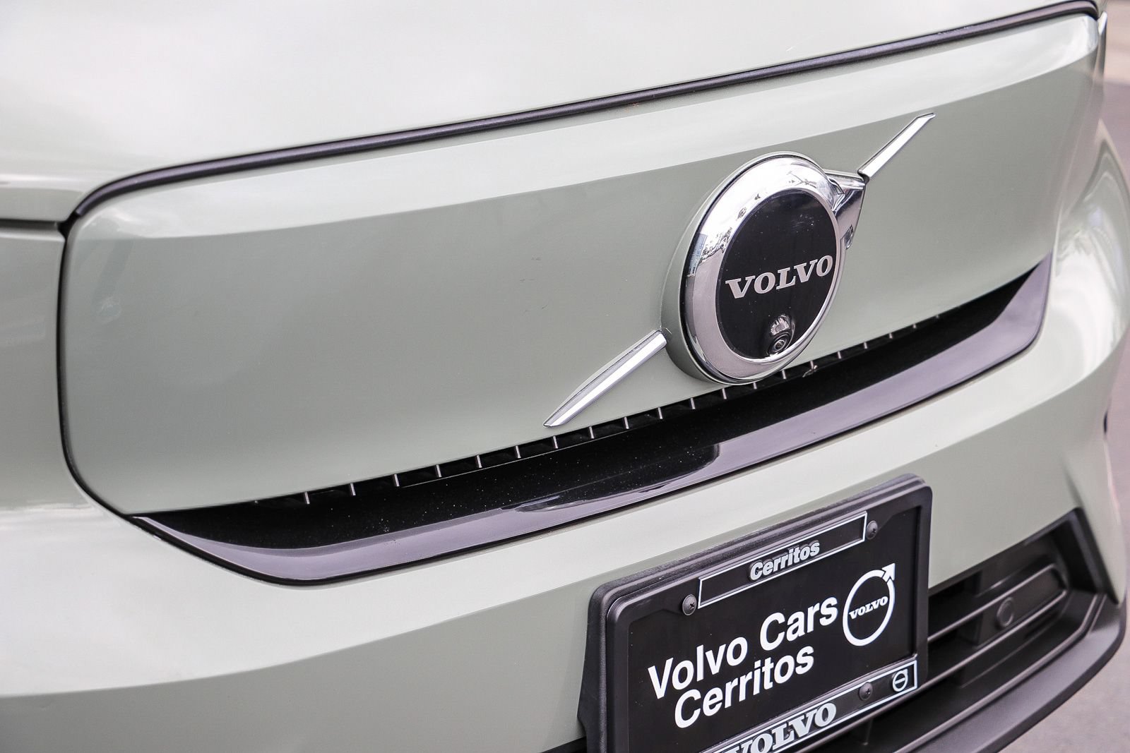 Used 2023 Volvo XC40 Recharge Plus AWD/4WD image 5