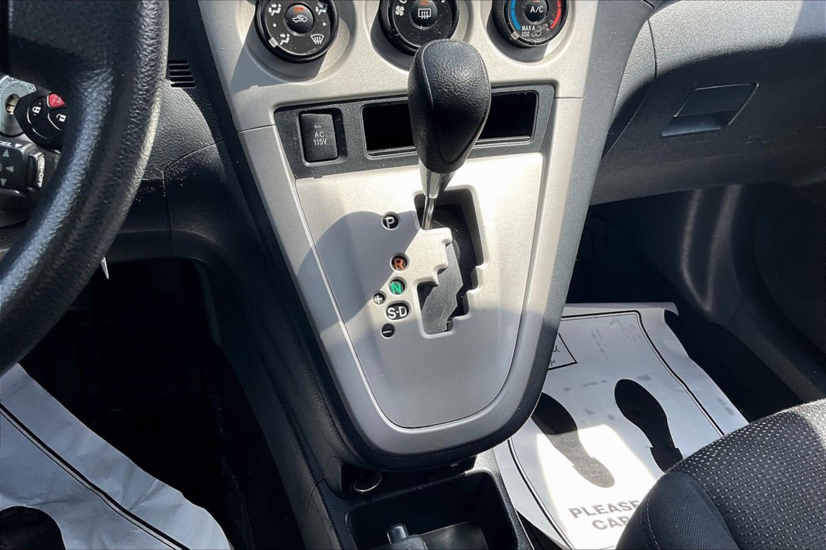 Used 2010 Pontiac Vibe w/ Preferred Package FWD image 15
