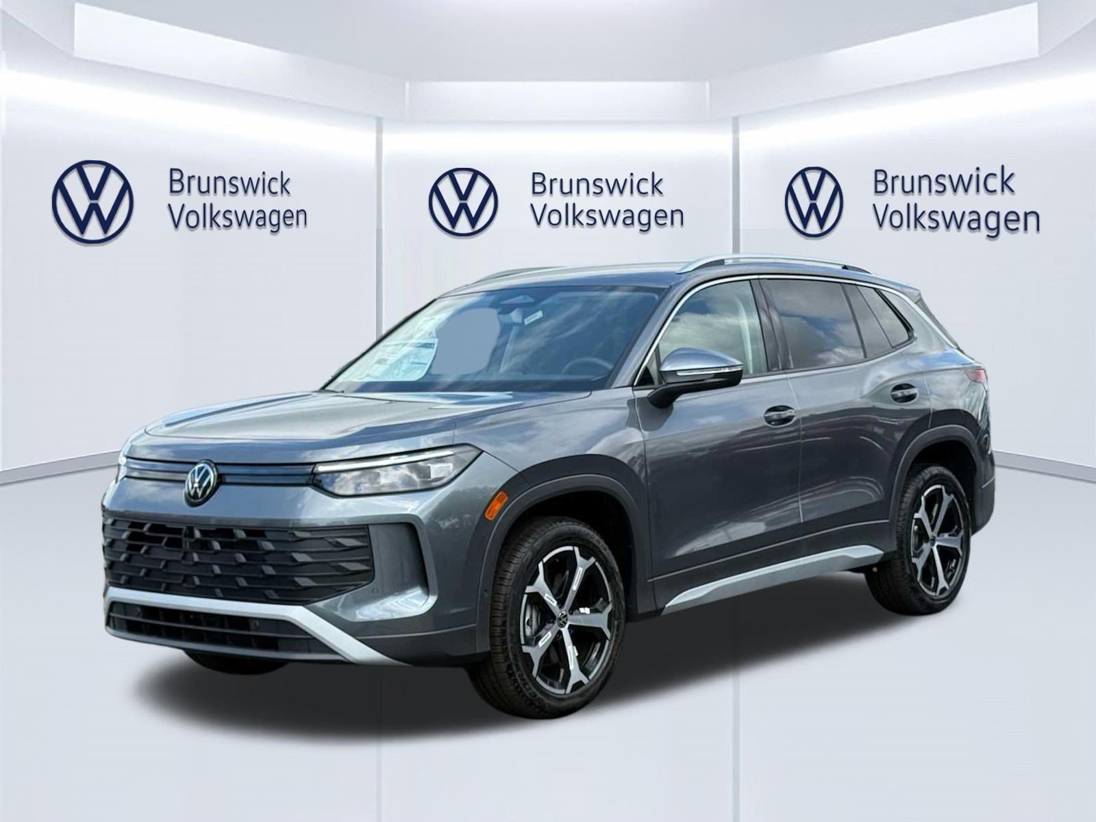 New 2026 Volkswagen Tiguan SE