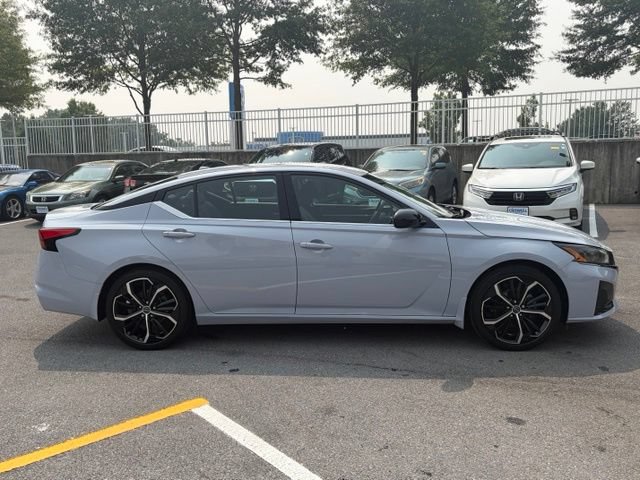 Used 2023 Nissan Altima 2.5 SR FWD image 9
