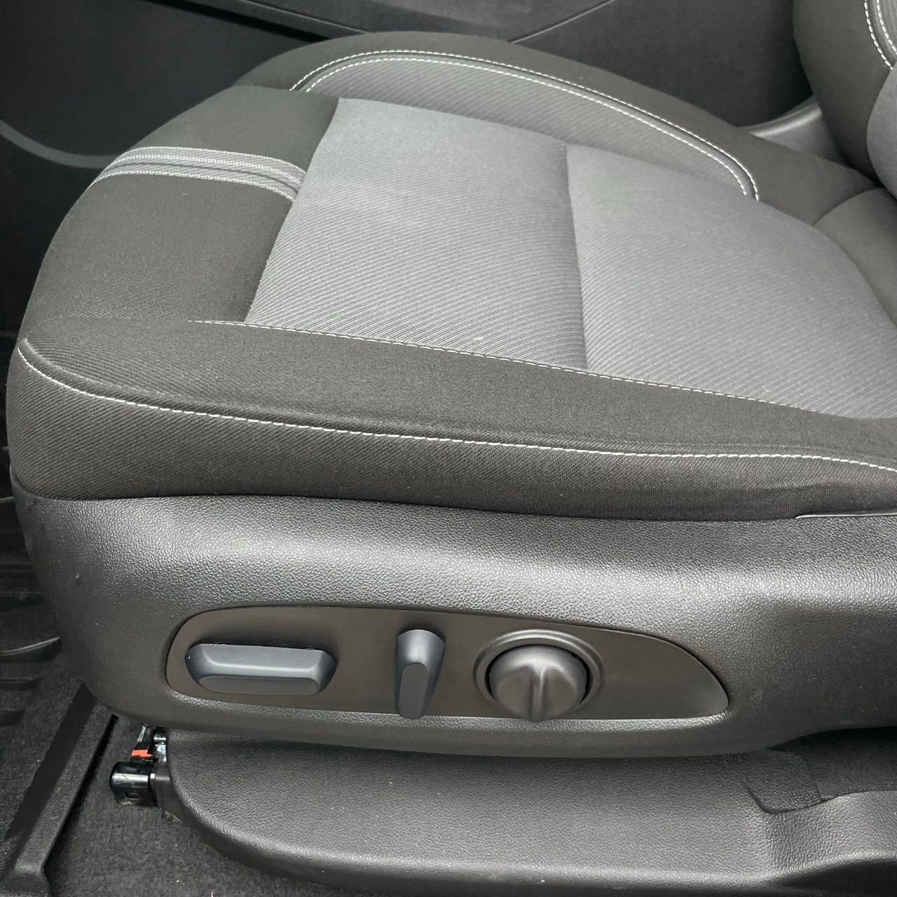 Used 2024 Chevrolet Blazer LT w/ Convenience Package FWD image 22