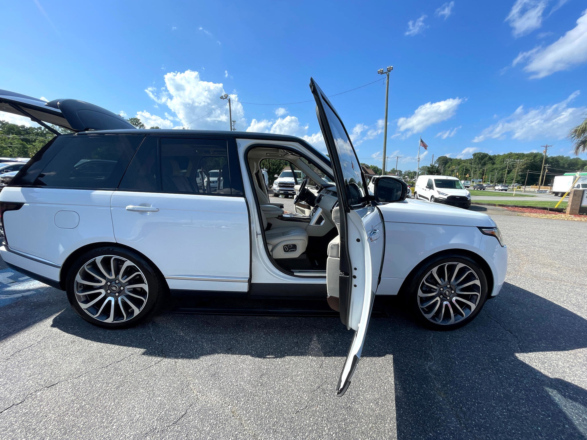 Used 2015 Land Rover Range Rover Autobiography image 18