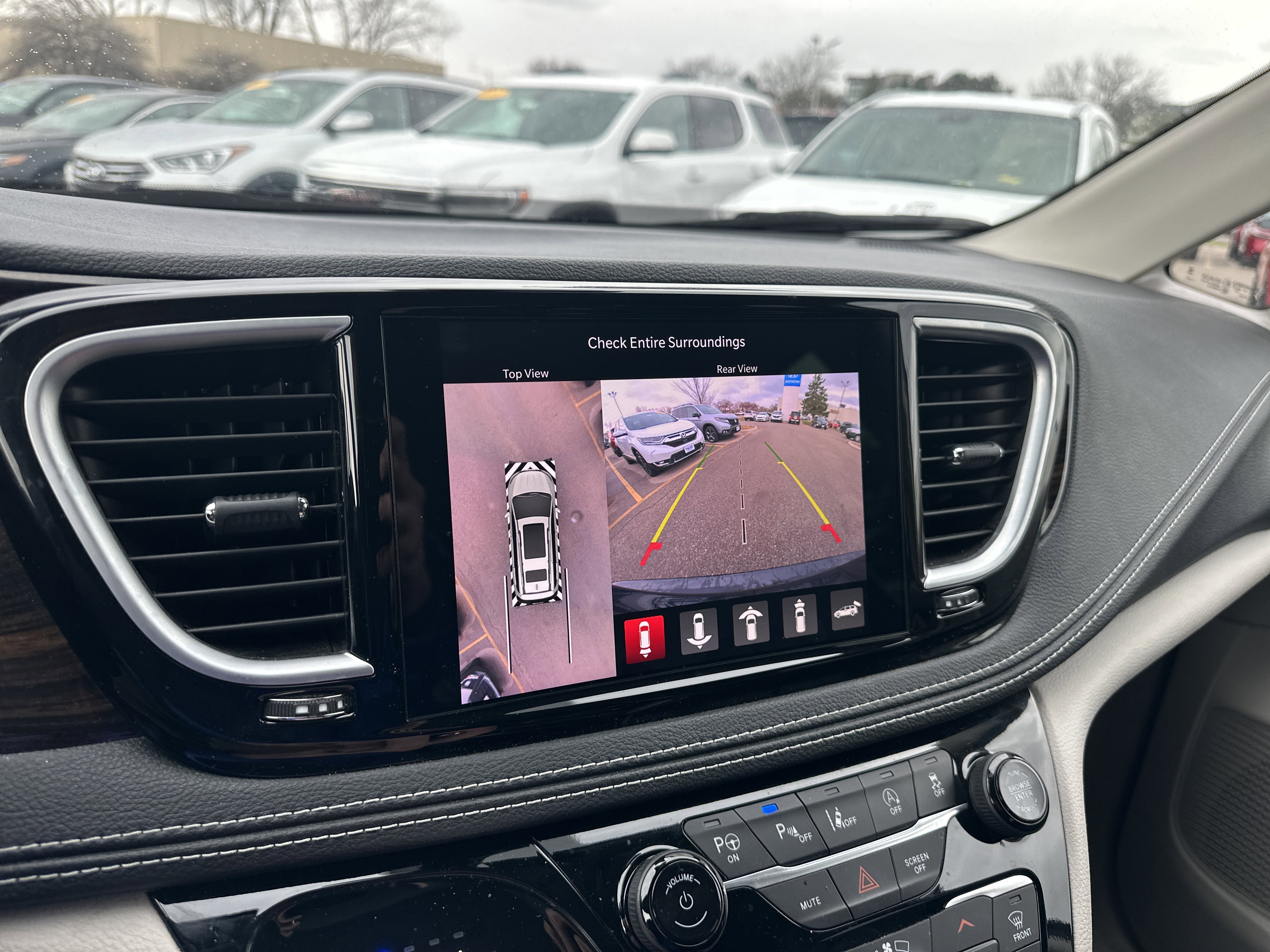 Used 2023 Chrysler Pacifica Limited image 29