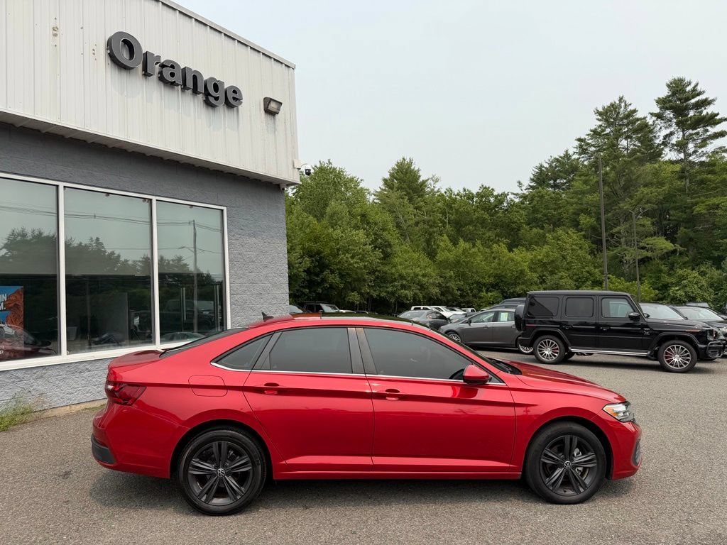 Used 2022 Volkswagen Jetta SE w/ Panoramic Sunroof Package FWD image 7