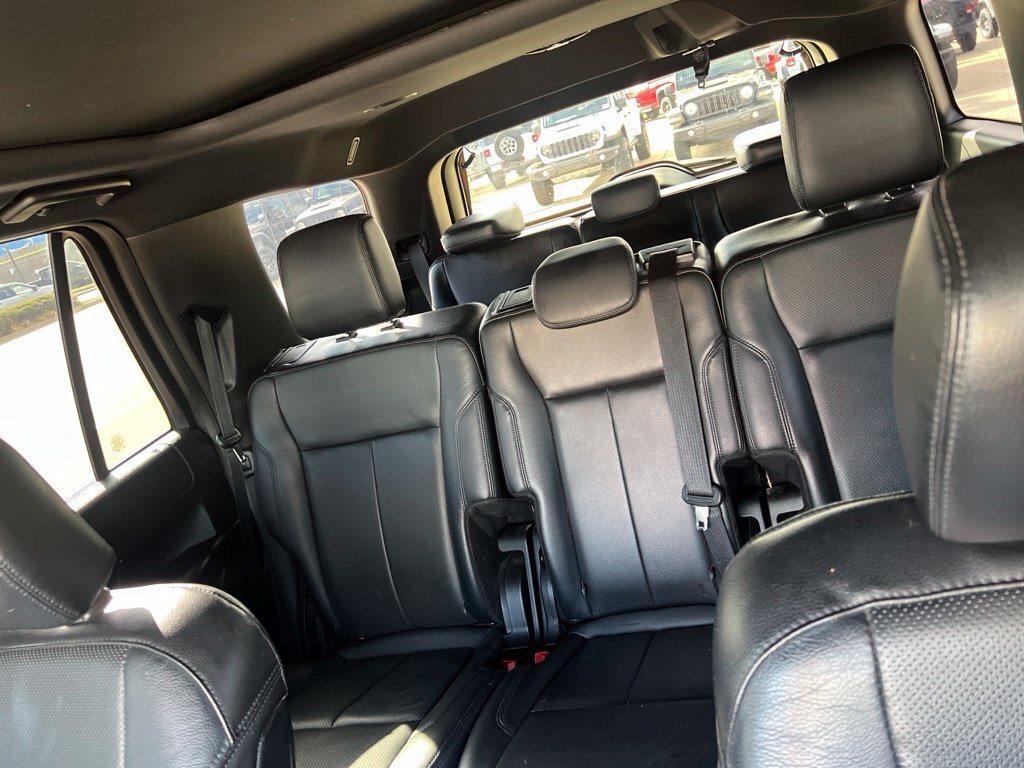 Used 2018 Ford Expedition XLT w/ Equipment Group 202A AWD/4WD image 9