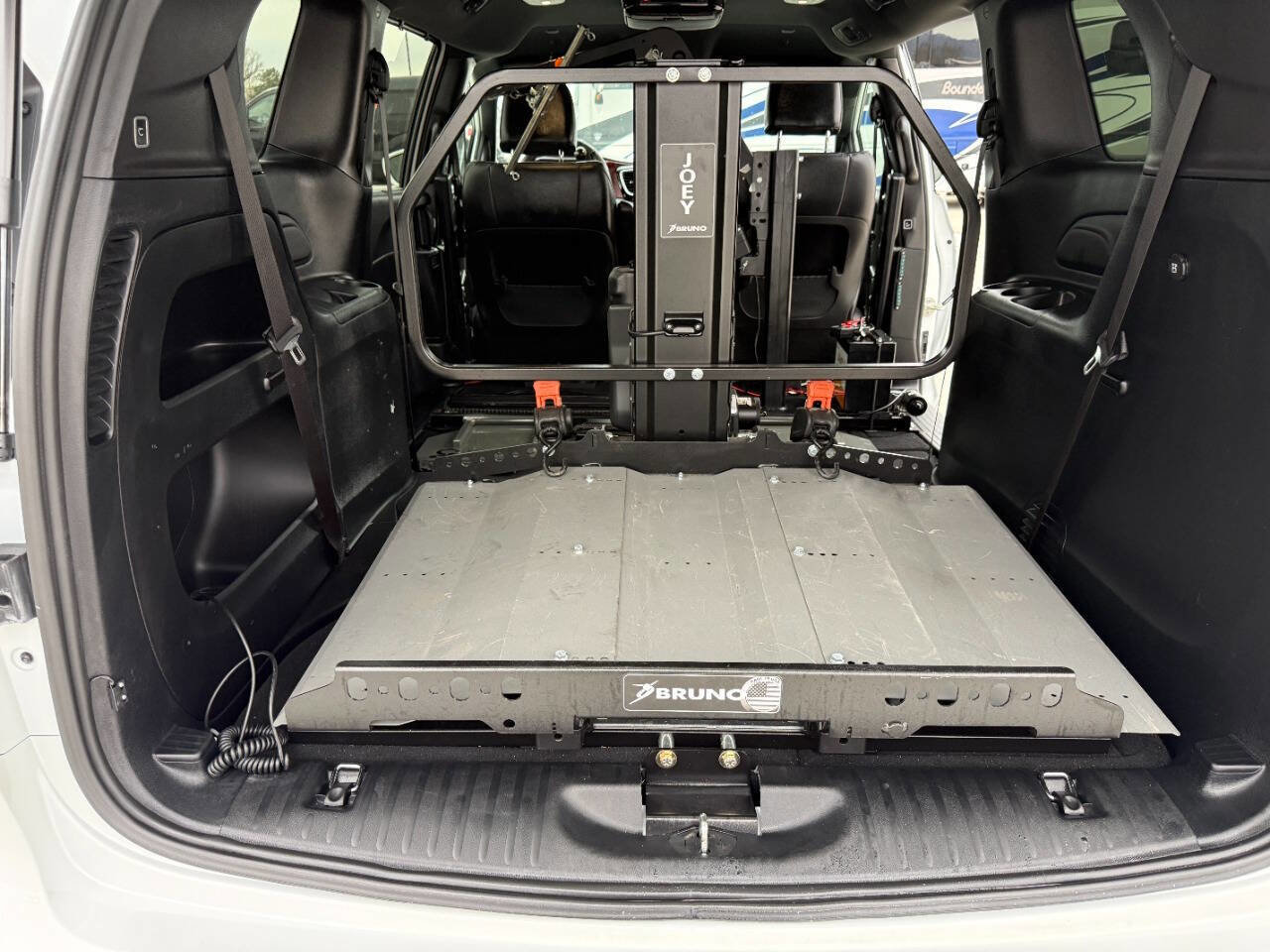 Used 2020 Chrysler Pacifica Touring-L image 29