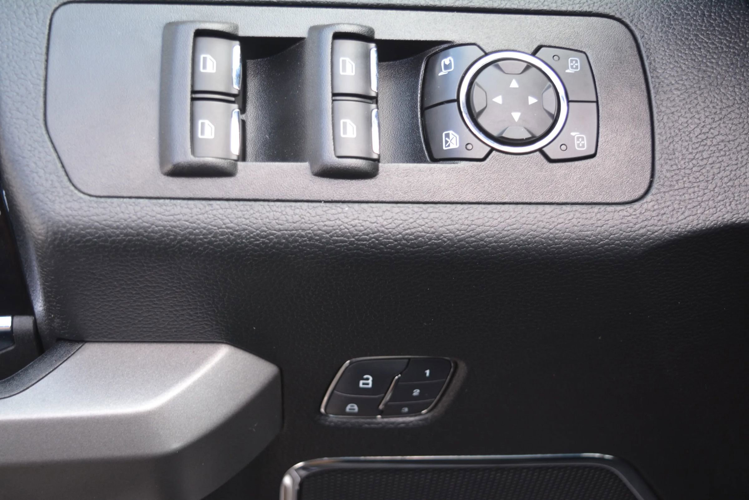 Used 2017 Ford F150 Platinum w/ Technology Package image 40