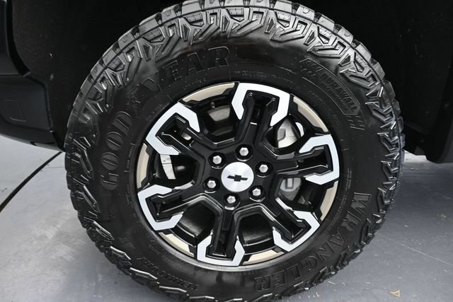 Used 2024 Chevrolet Silverado 1500 ZR2 w/ Technology Package AWD/4WD image 22