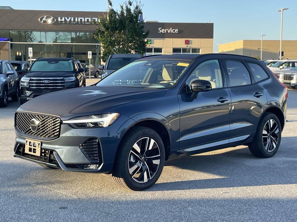 Used 2026 Volvo XC60 B5 Core w/ Climate Package AWD/4WD image 24