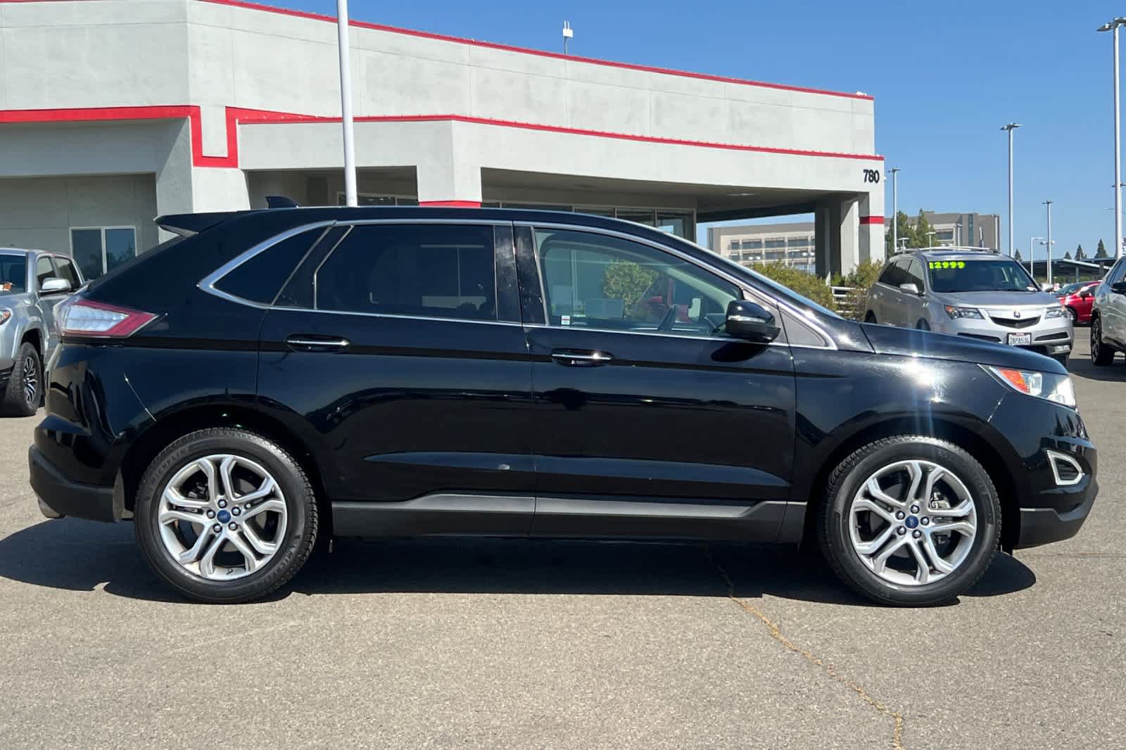 Used 2018 Ford Edge Titanium FWD image 6