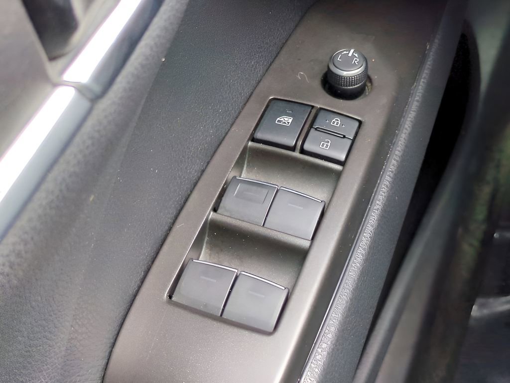 Used 2022 Toyota Camry XLE w/ Navigation Upgrade Package image 25