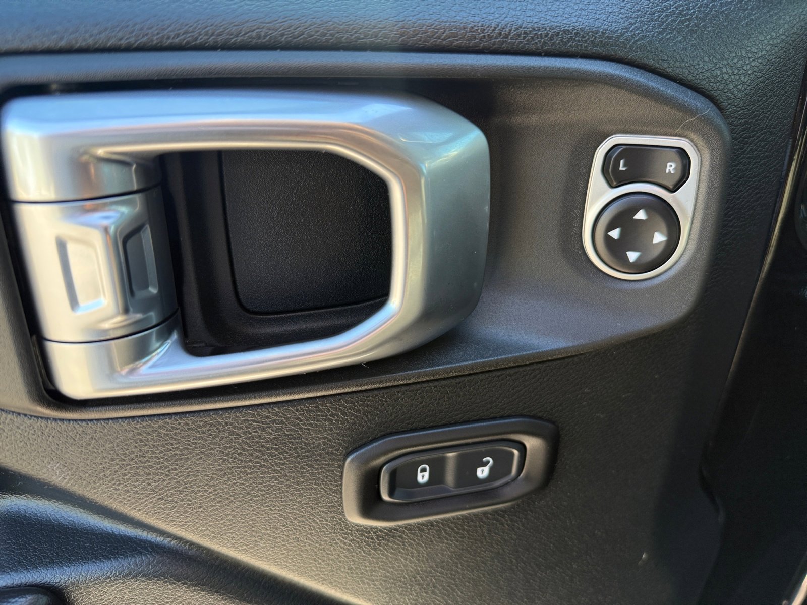 Certified 2020 Jeep Gladiator Mojave image 13