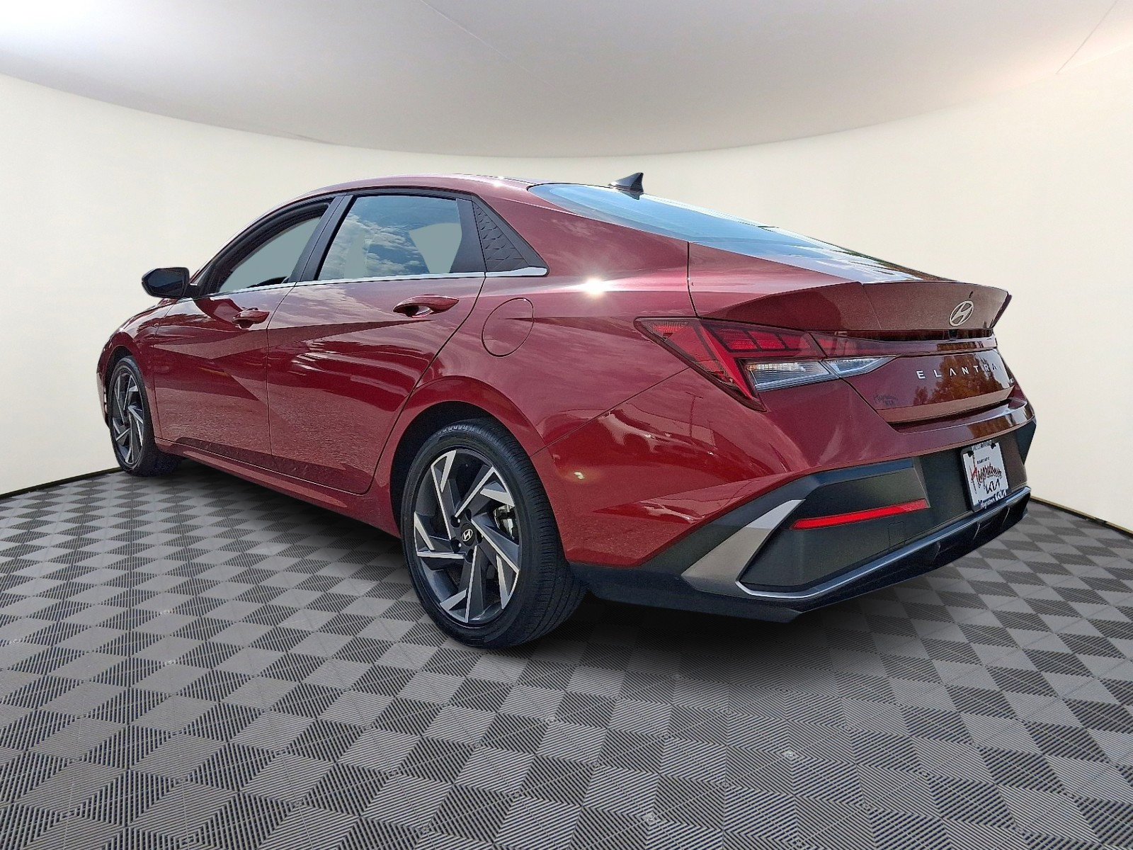 Used 2025 Hyundai Elantra Limited FWD image 4