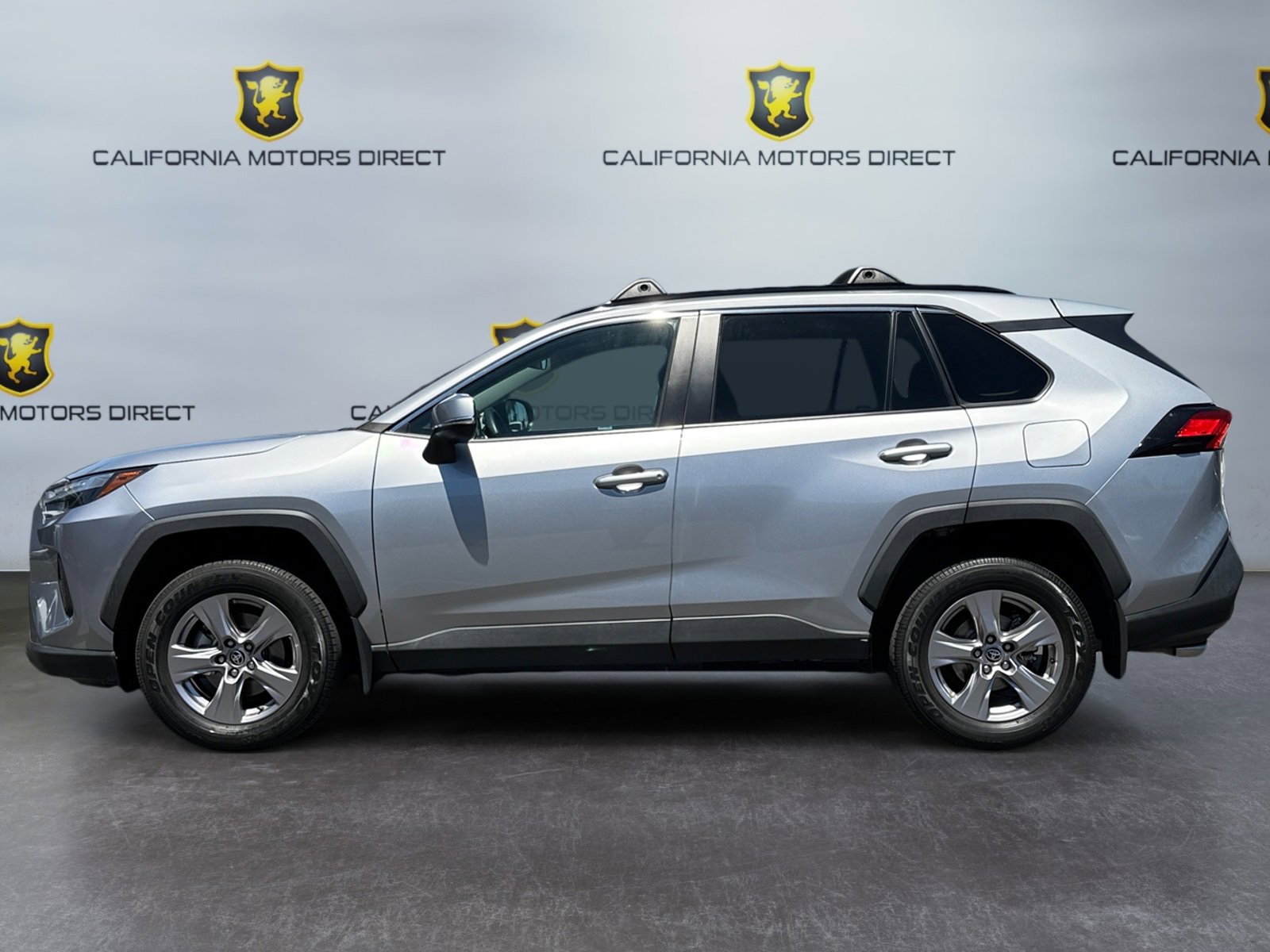 Used 2022 Toyota RAV4 XLE image 2