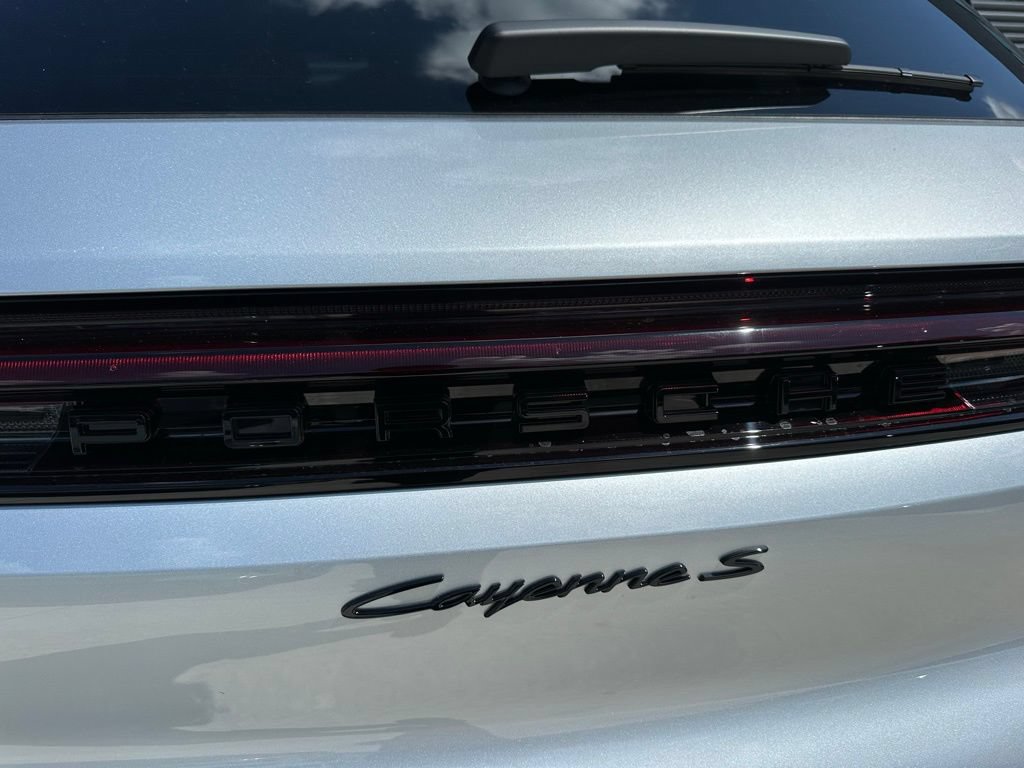 Certified 2025 Porsche Cayenne S AWD/4WD image 12