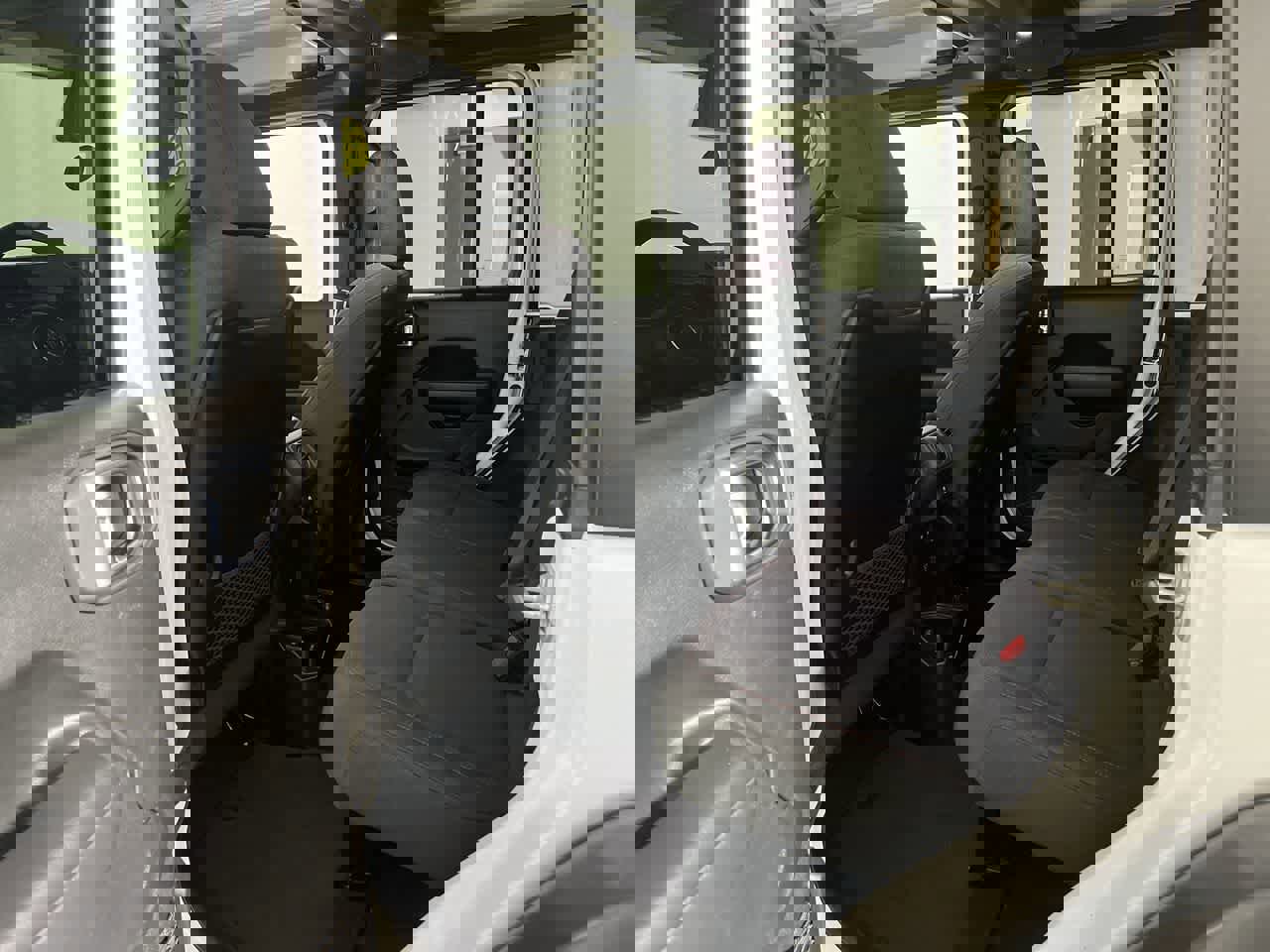 Used 2024 Jeep Wrangler Unlimited Rubicon image 24