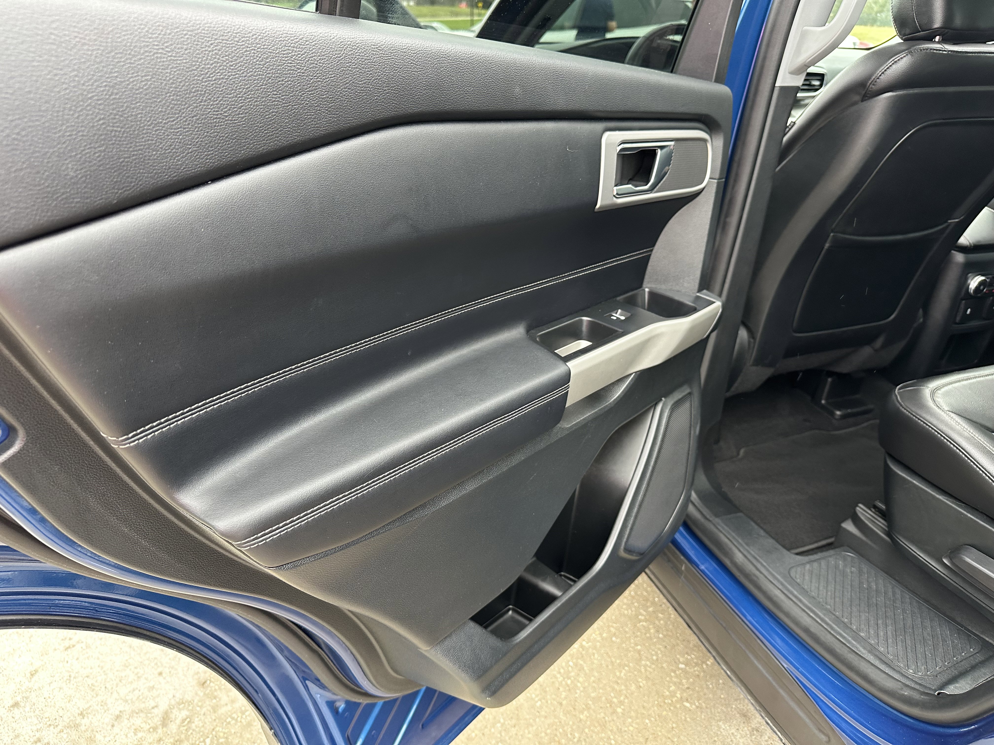 Used 2020 Ford Explorer XLT w/ Equipment Group 202A image 18