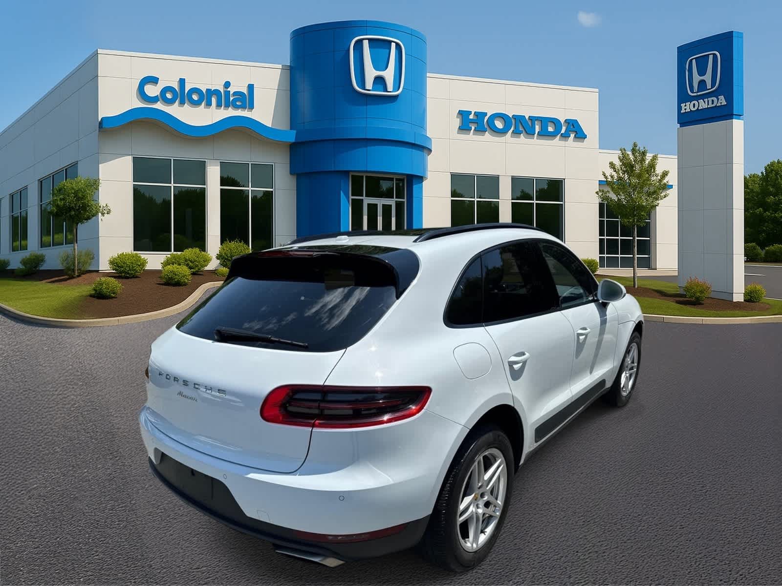 Used 2017 Porsche Macan AWD/4WD image 6