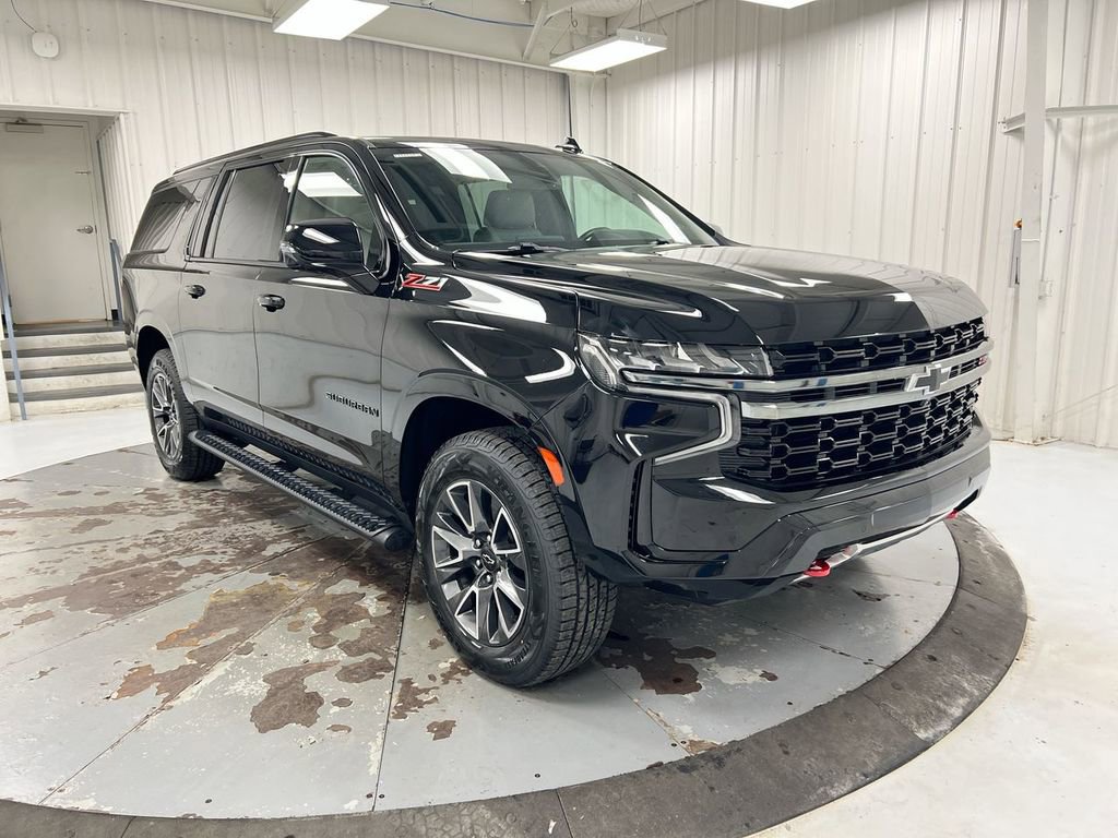 Used 2022 Chevrolet Suburban Z71 w/ Luxury Package image 2