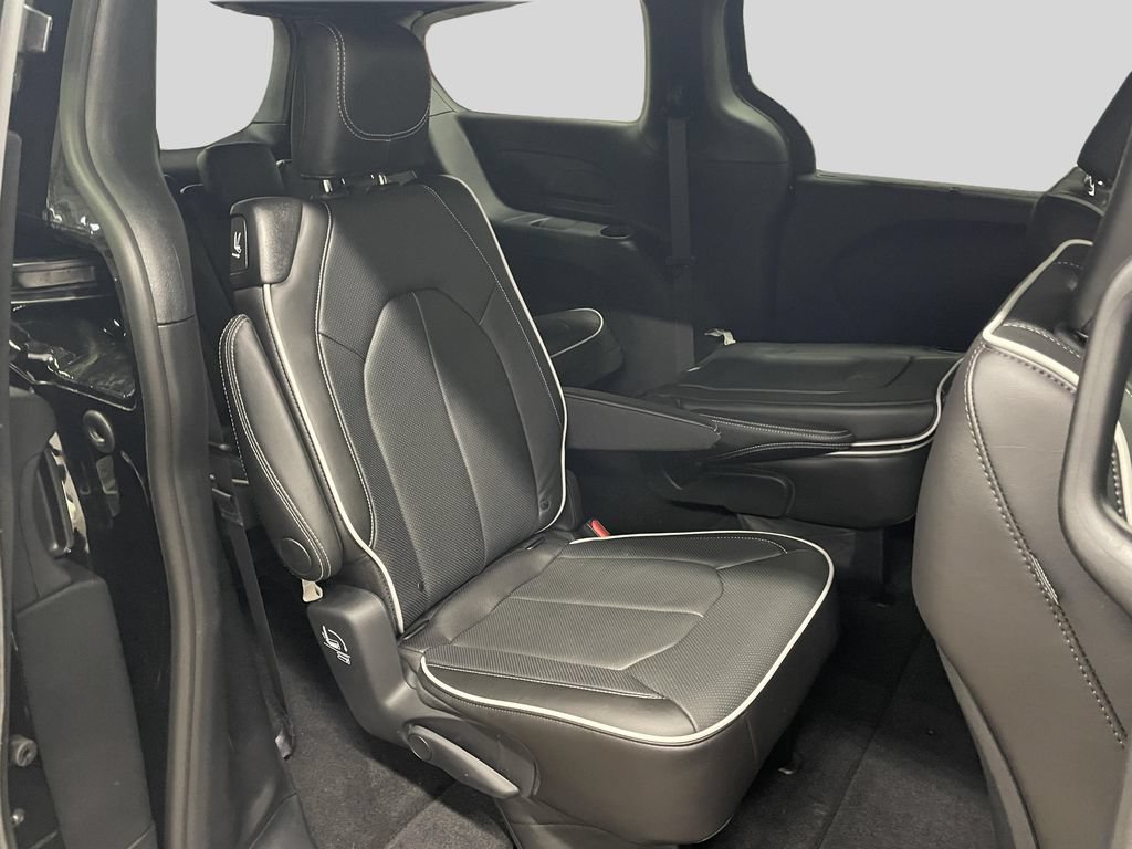 New 2027 Chrysler Pacifica Limited AWD/4WD image 10
