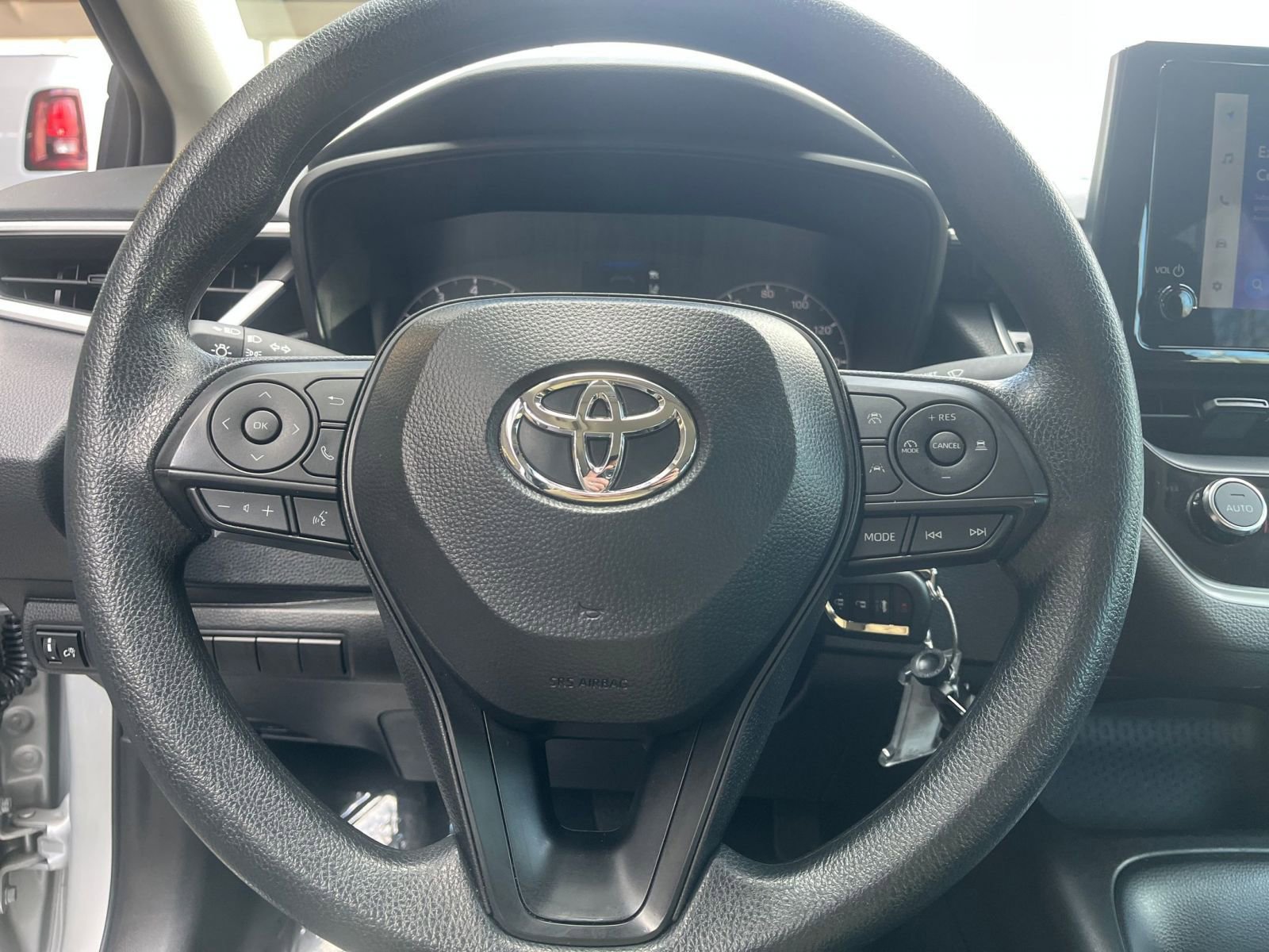 Used 2025 Toyota Corolla LE image 28