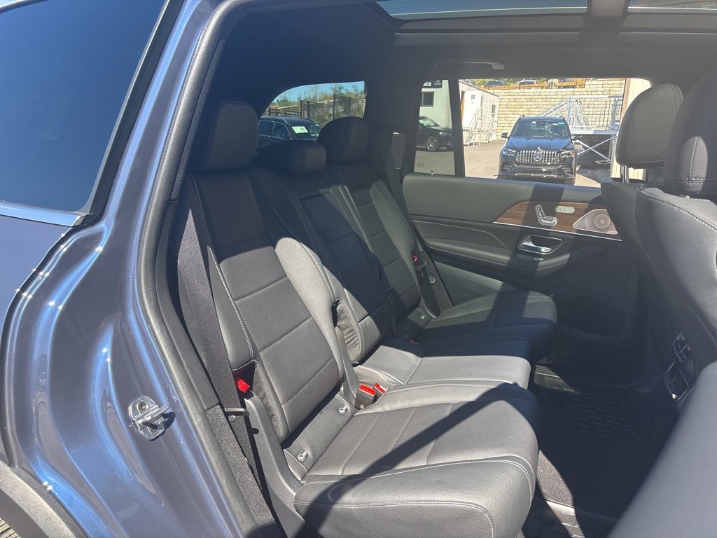 Used 2025 Mercedes-Benz GLS 450 4MATIC image 17