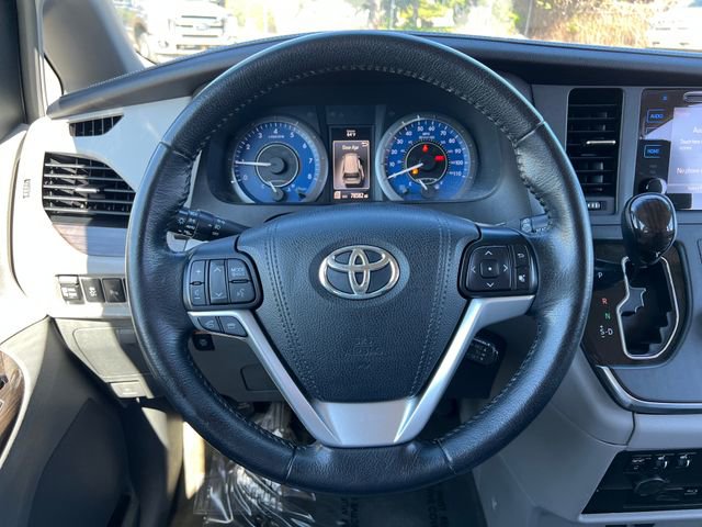 Used 2015 Toyota Sienna XLE Premium AWD/4WD image 19