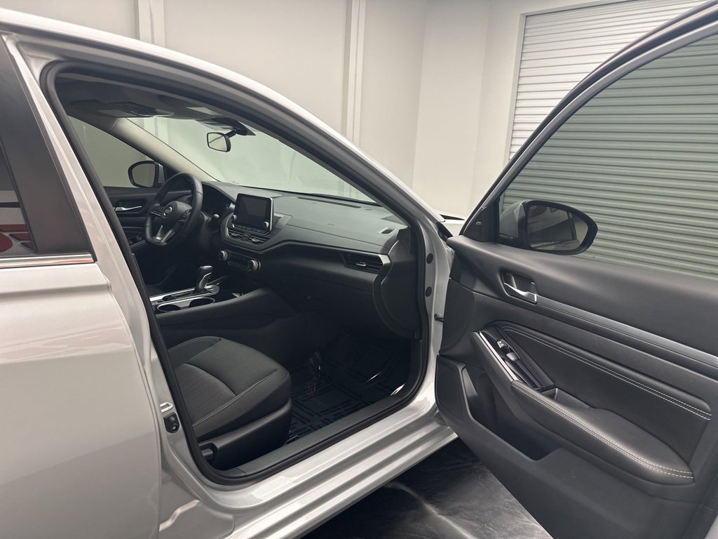 Used 2022 Nissan Altima 2.5 SV w/ SV Premium Package image 8