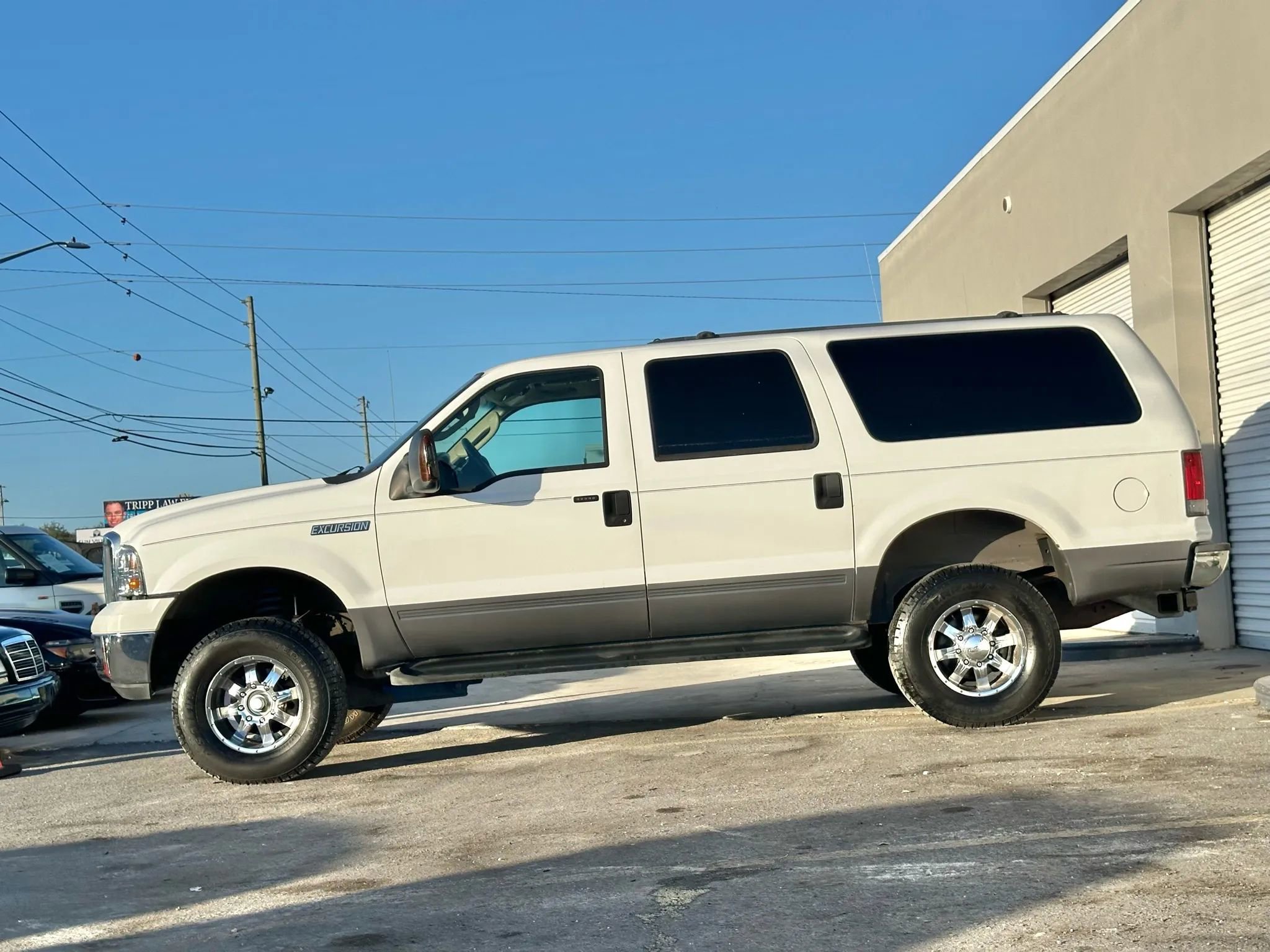 Used 2005 Ford Excursion XLS image 2