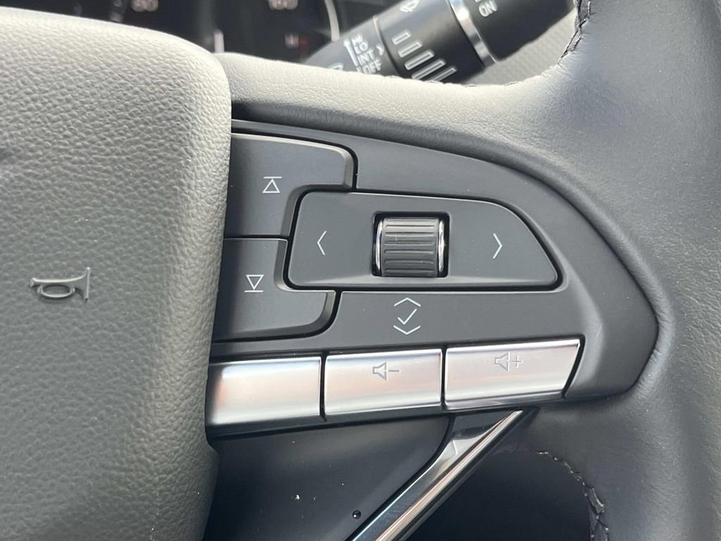 New 2025 Cadillac XT6 Luxury image 31