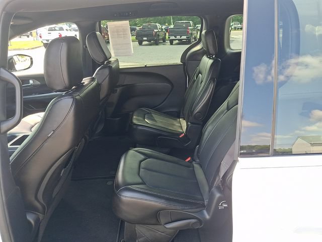 Used 2025 Chrysler Pacifica Select FWD image 10