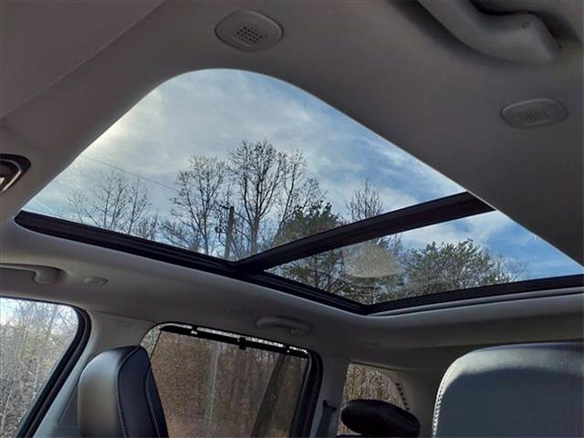 New 2024 Jeep Grand Cherokee Limited 4xe w/ Luxury Tech Group II image 9