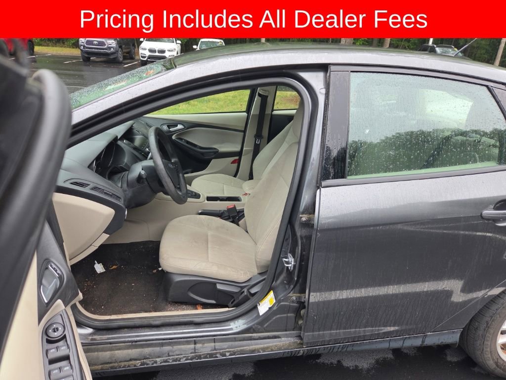 Used 2018 Ford Focus SE FWD image 3