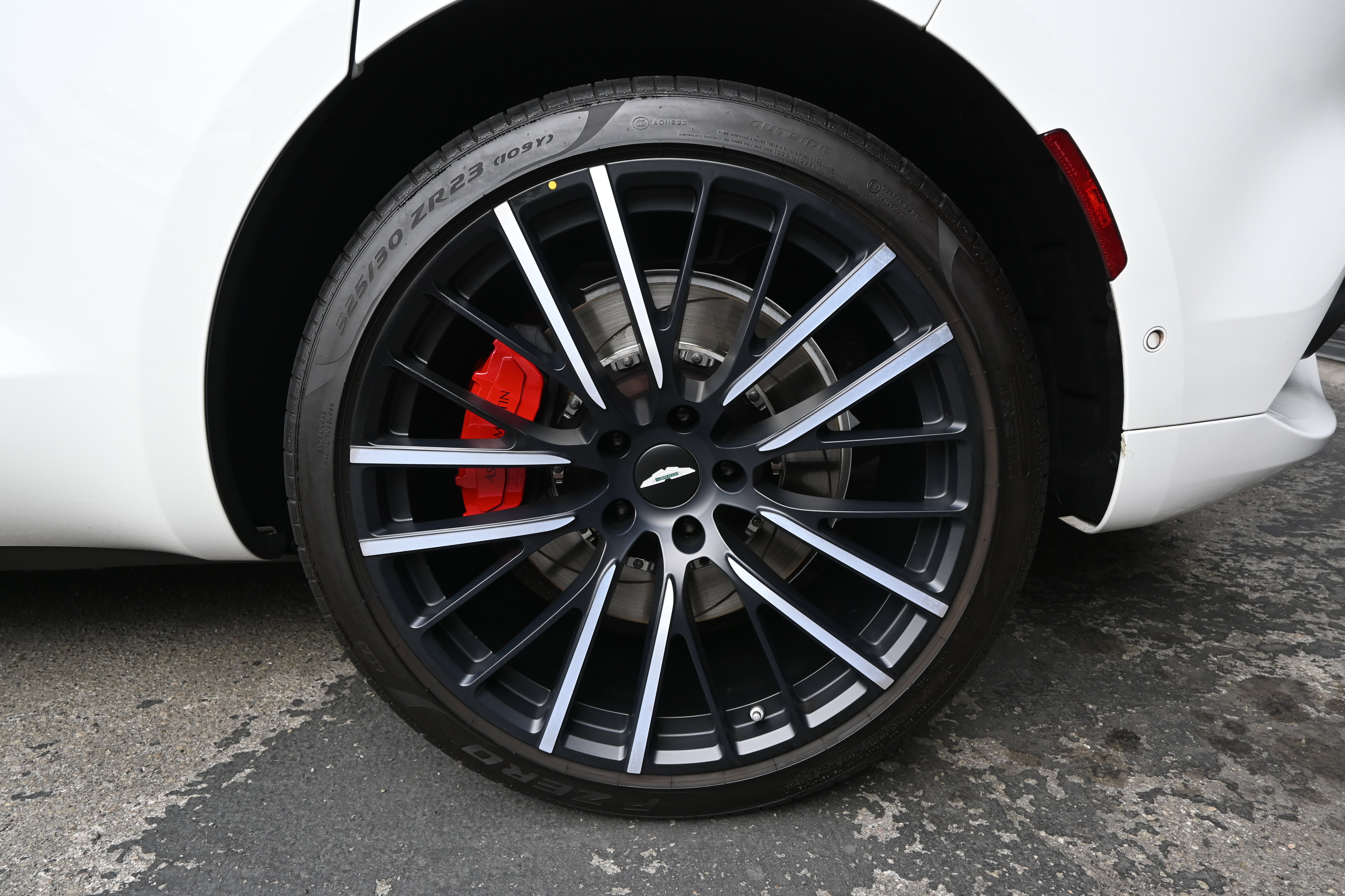 Used 2022 Aston Martin DBX AWD/4WD image 26