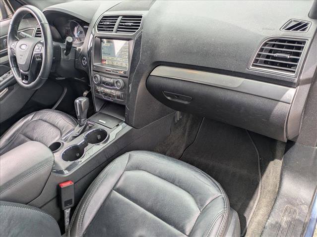 Used 2018 Ford Explorer XLT w/ Equipment Group 202A FWD image 17