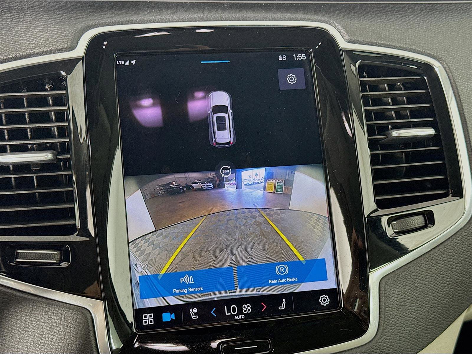 Used 2023 Volvo XC90 T8 Plus w/ Protection Package Premier image 18