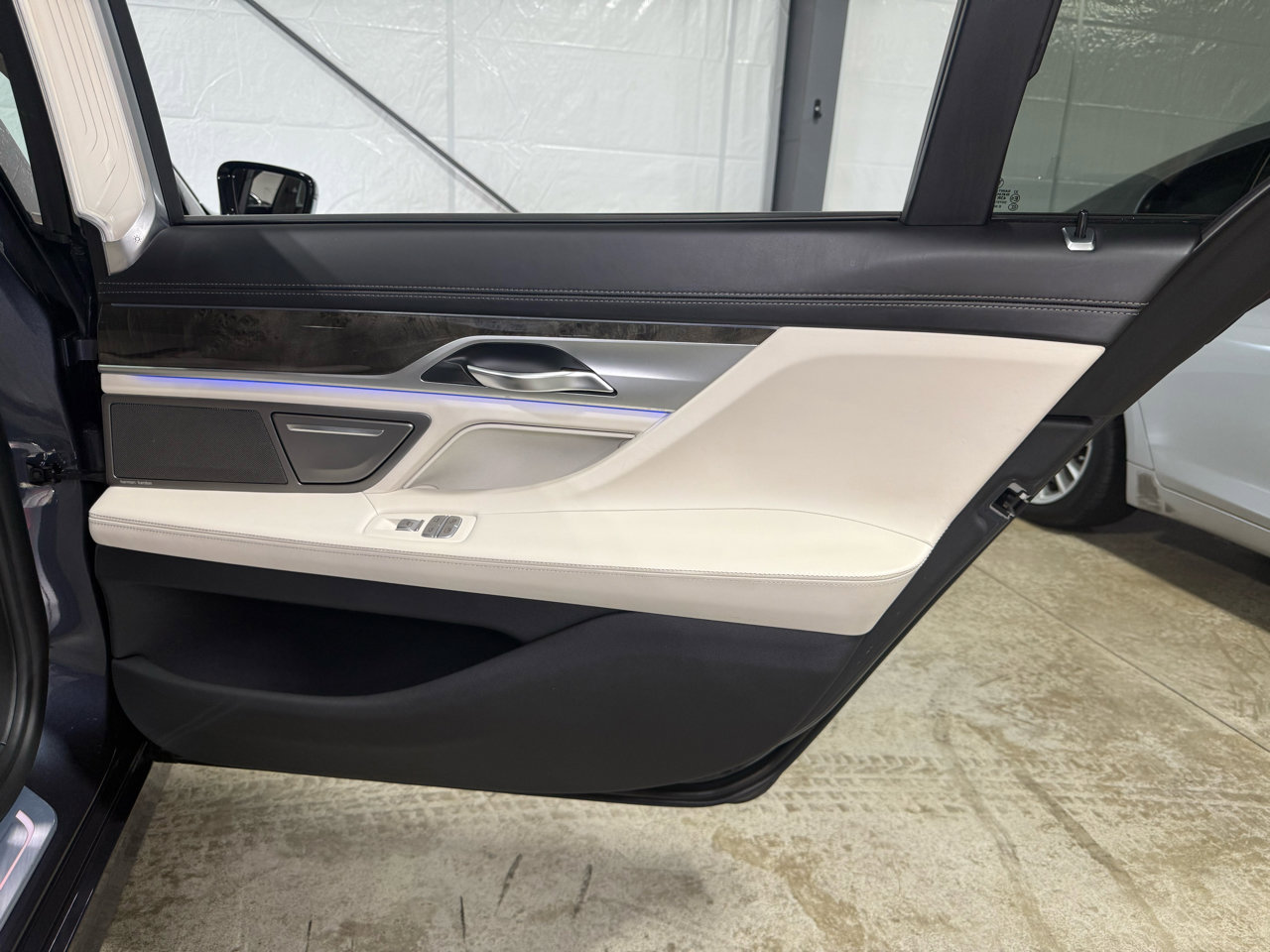 Used 2018 BMW 750i xDrive image 35