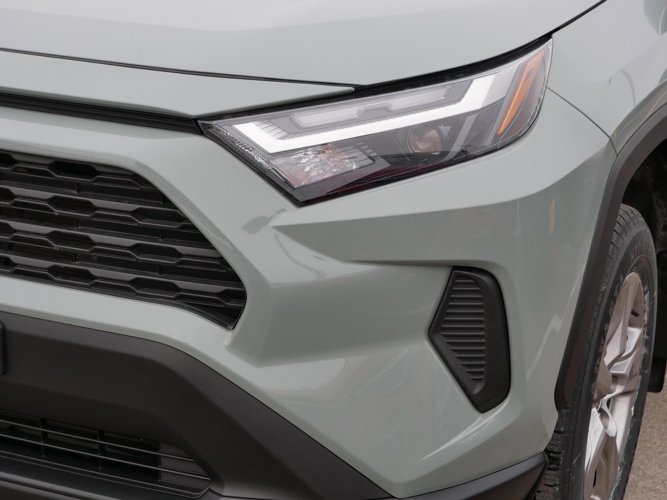 Used 2023 Toyota RAV4 XLE w/ Convenience Package image 16