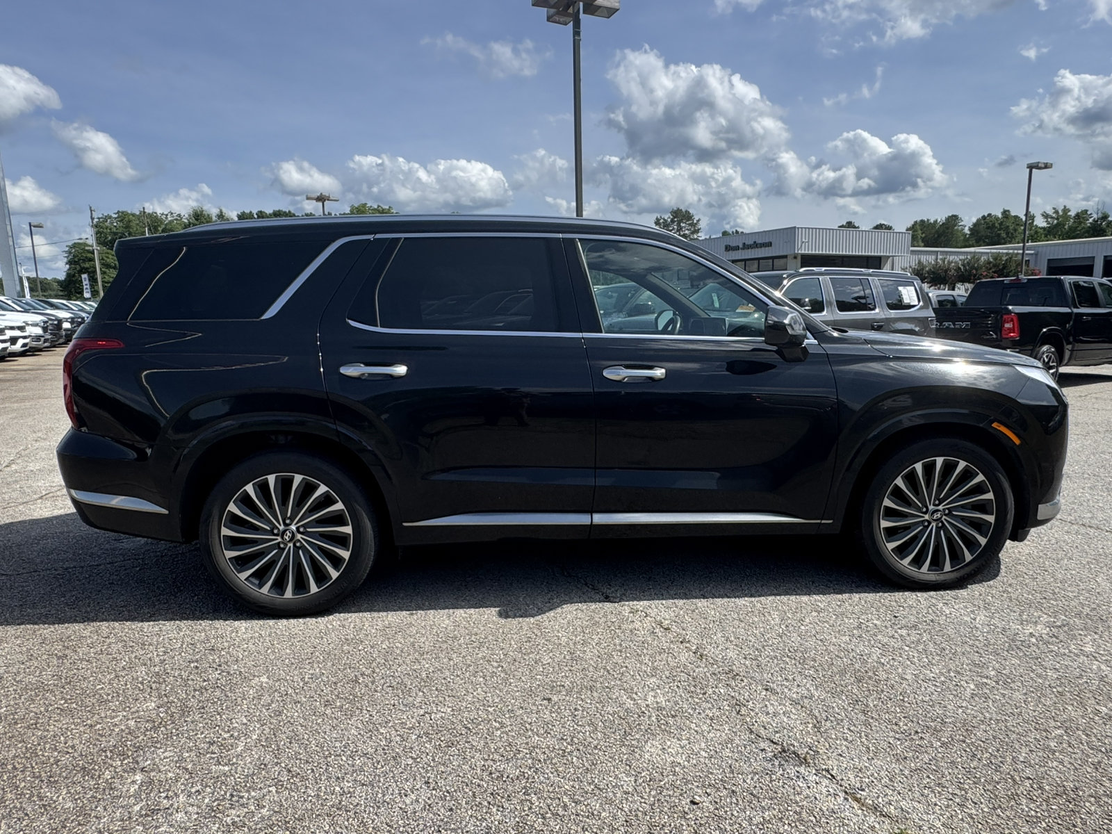 Used 2023 Hyundai Palisade Calligraphy w/ Cargo Package AWD/4WD image 4