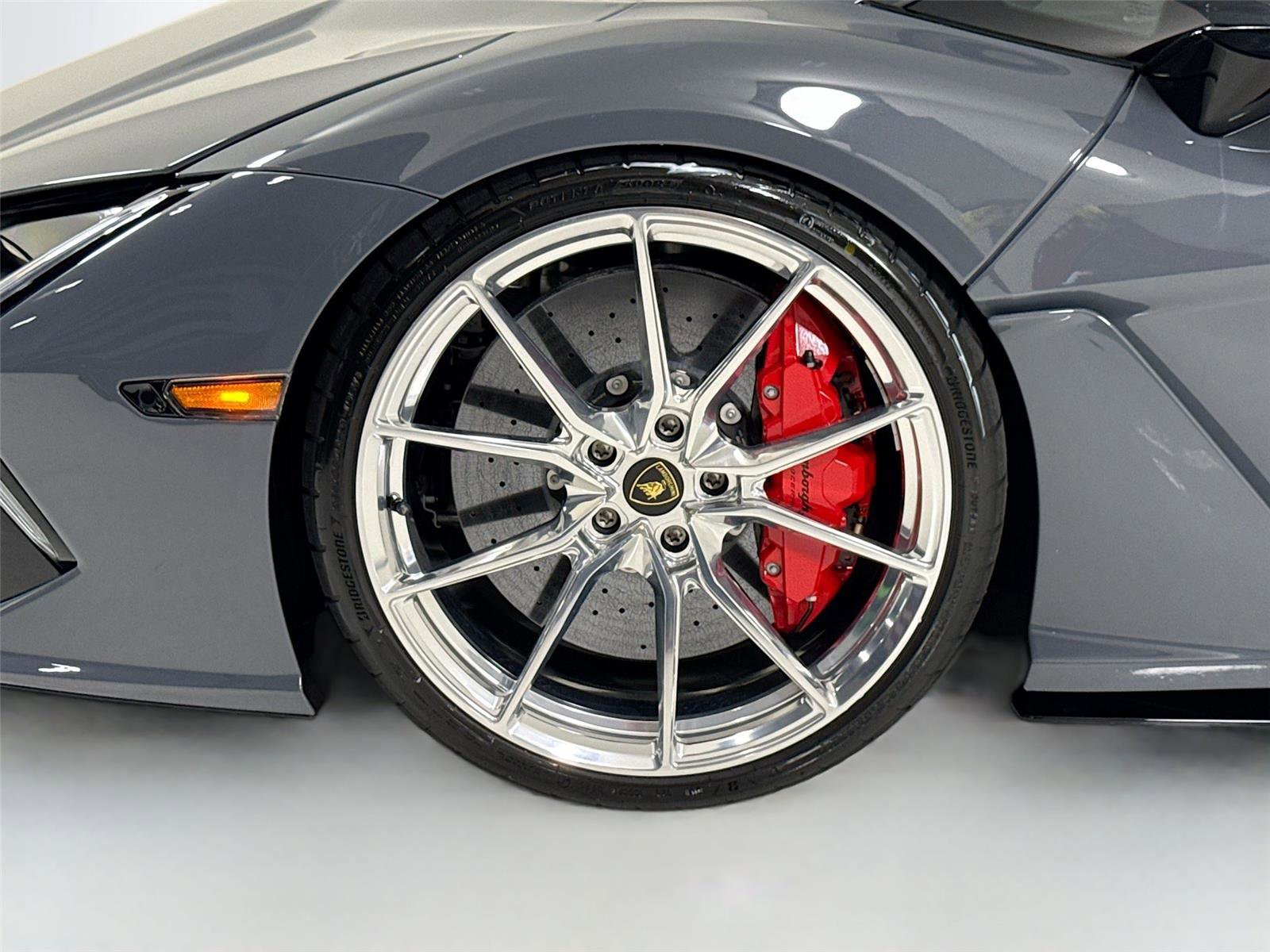 Used 2025 Lamborghini Revuelto image 40