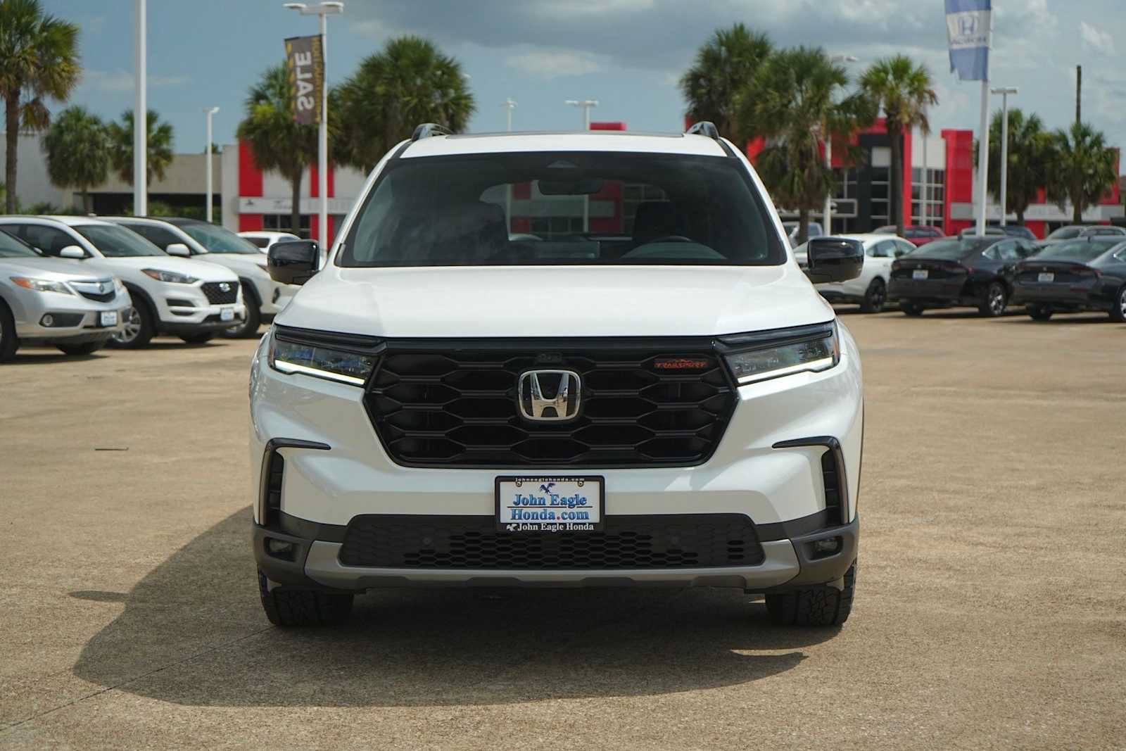 Used 2025 Honda Pilot TrailSport image 6