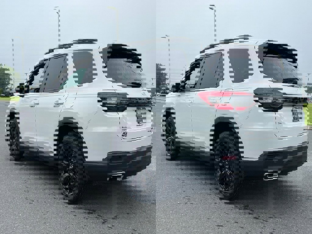 New 2025 Honda Pilot Black Edition image 4