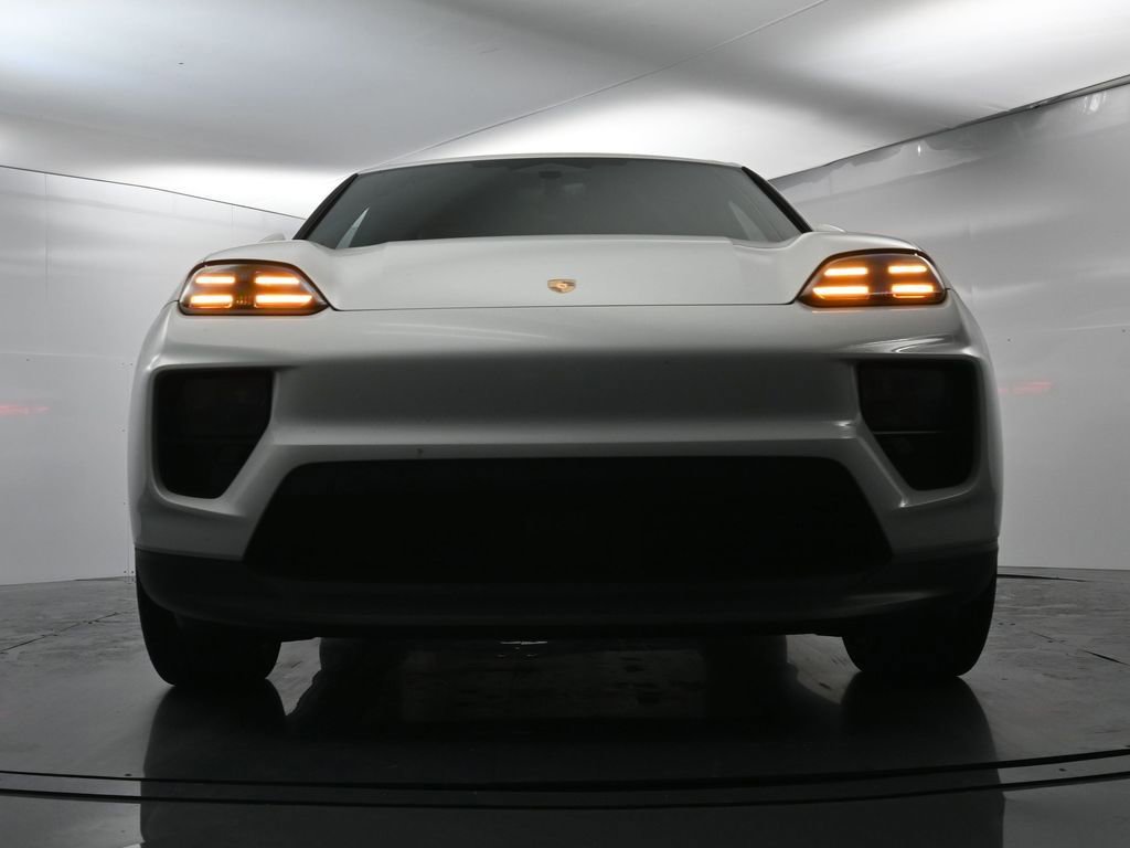 Certified 2025 Porsche Macan Electric image 55