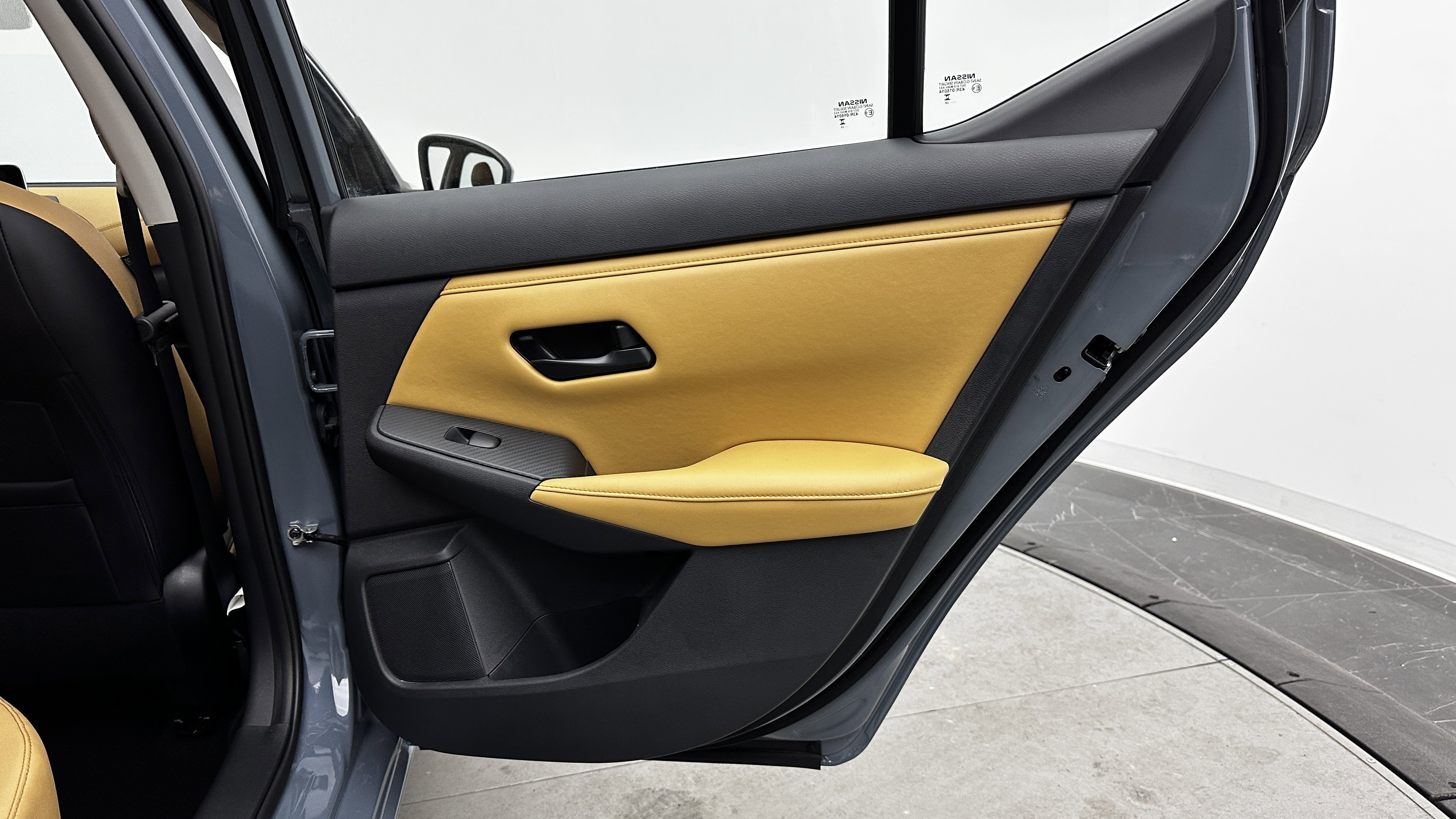 Used 2025 Nissan Sentra SV w/ SV Premium Package image 32